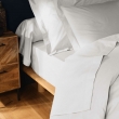 Taie d&rsquo;oreiller 63 x 63 cm coton 57 fils Lina Blanc &ndash; Volant plat avec point bourdon, image n° 3