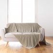 Plaid 180 x 220 cm en flanelle relief uni &ndash; Mod&egrave;le ARYA &ndash; Coloris Taupe, image n° 1