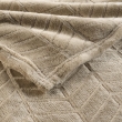 Plaid 180 x 220 cm en flanelle relief uni &ndash; Mod&egrave;le ARYA &ndash; Coloris Taupe, image n° 3
