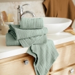 Serviette de Toilette Gaïa 50 x 90 cm – Gaze de Coton Unie Eucalyptus, image n° 2
