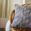 Coussin Déhoussable avec Passepoil 45 x 45 cm – Gaze de Coton Imprimée Malia, image n° 2