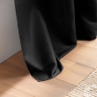 Rideau &agrave; &oelig;illets 140 x 260 cm en microfibre unie &ndash; Absolu Noir, image n° 4
