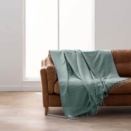 Plaid LILIA 240 x 260 cm &ndash; 100 % coton &ndash; Plaid &agrave; franges Sauge