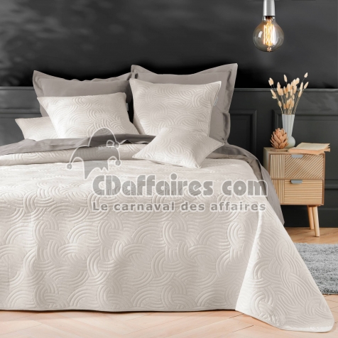 Couvre-lit 240x260 cm + 2 housses de coussin 60x60 cm &ndash; Velours uni matelass&eacute; SOLANGE Naturel