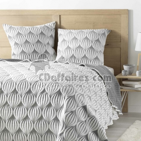 Couvre lit 2 pers matelass&eacute; + 2 housses 60x60 220 x 240 cm jersey/microfibre Faustine